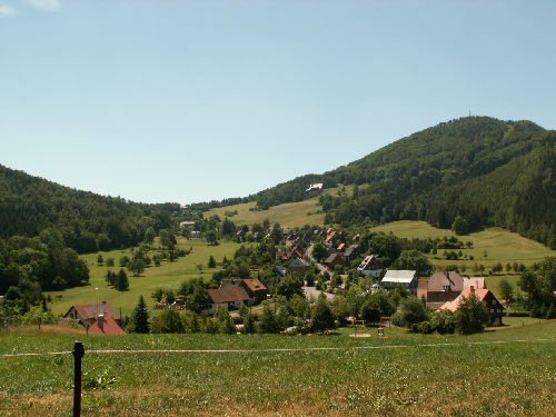 Waltersdorf na severním úpatí hory Lausche Waltersdorf na úpatí hory Lausche