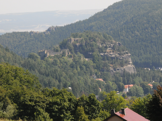 Der Berg Oybin Blick von Hain zum Berg Oybin