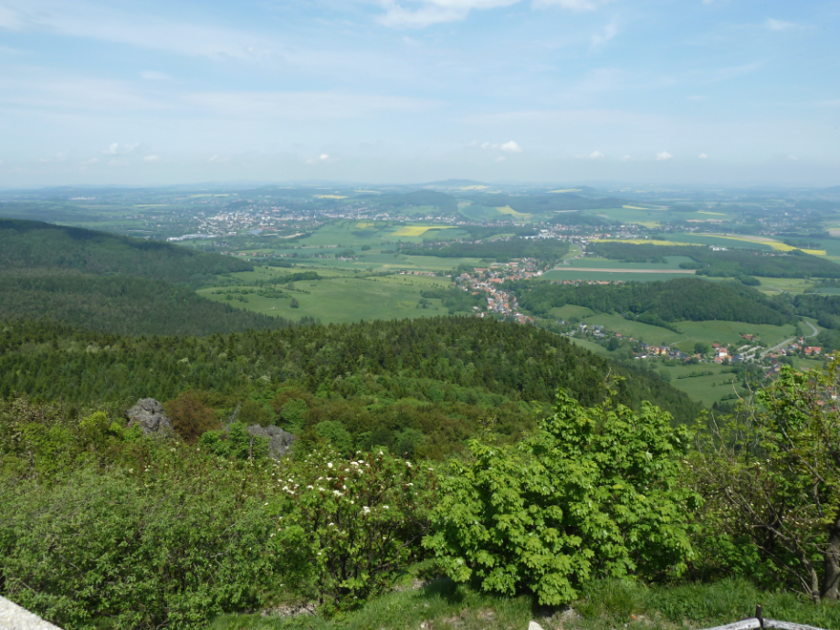 Blick vom Berg Lausche Blick auf Saalendorf und Großschönau